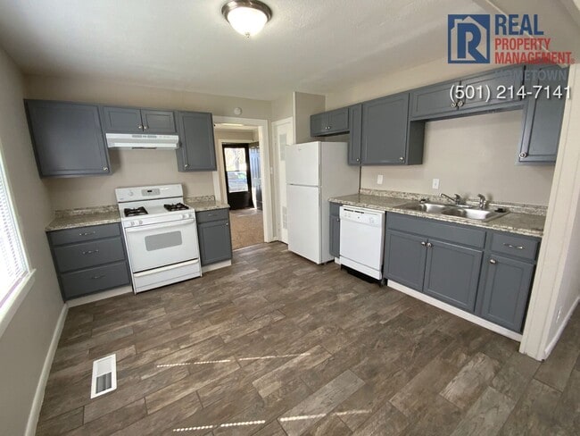 Building Photo - 5210 wood-