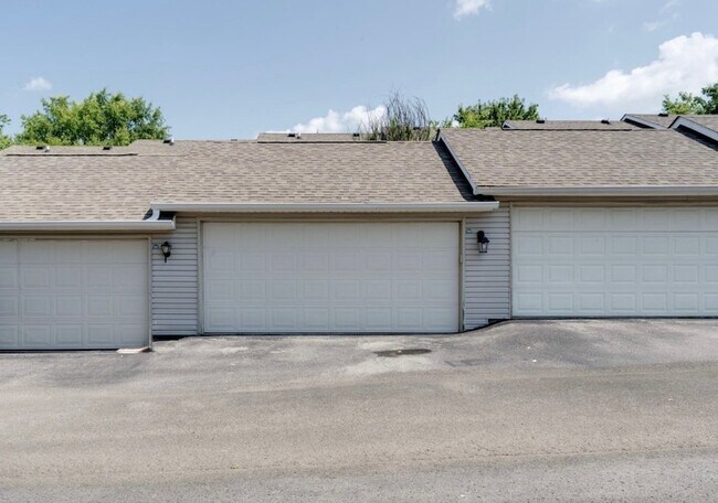 Foto del edificio - 104 Waterview Dr