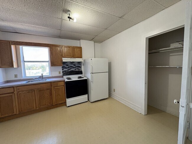 Foto del edificio - COMING SOON - Cozy Downtown Apartment in N...