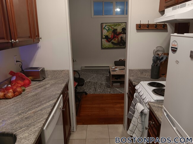 Foto del edificio - 41 Bay State Rd