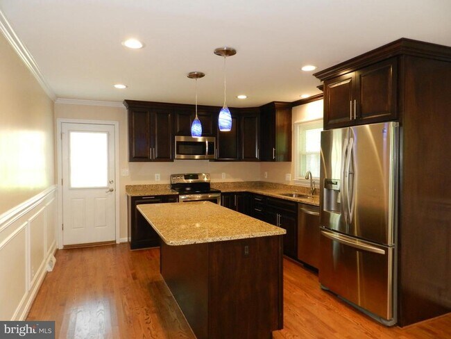Building Photo - 4125 Rosemont Ln