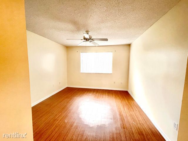 Building Photo - 500 Crestwood Ct N