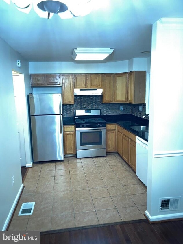 Primary Photo - 14808 London Towne Square