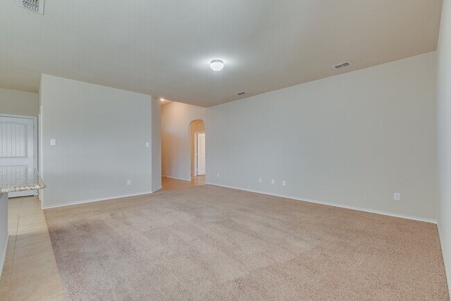 Building Photo - Handsome 4-2-2 near Boswell High School!