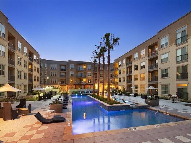 Building Photo - 301 E Cevallos St