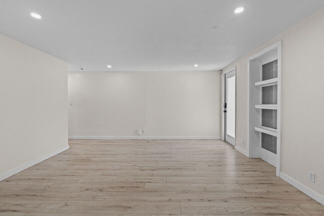 Building Photo - 1401 Drew St