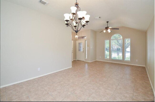 Foto del edificio - 19911 Upland Creek Dr