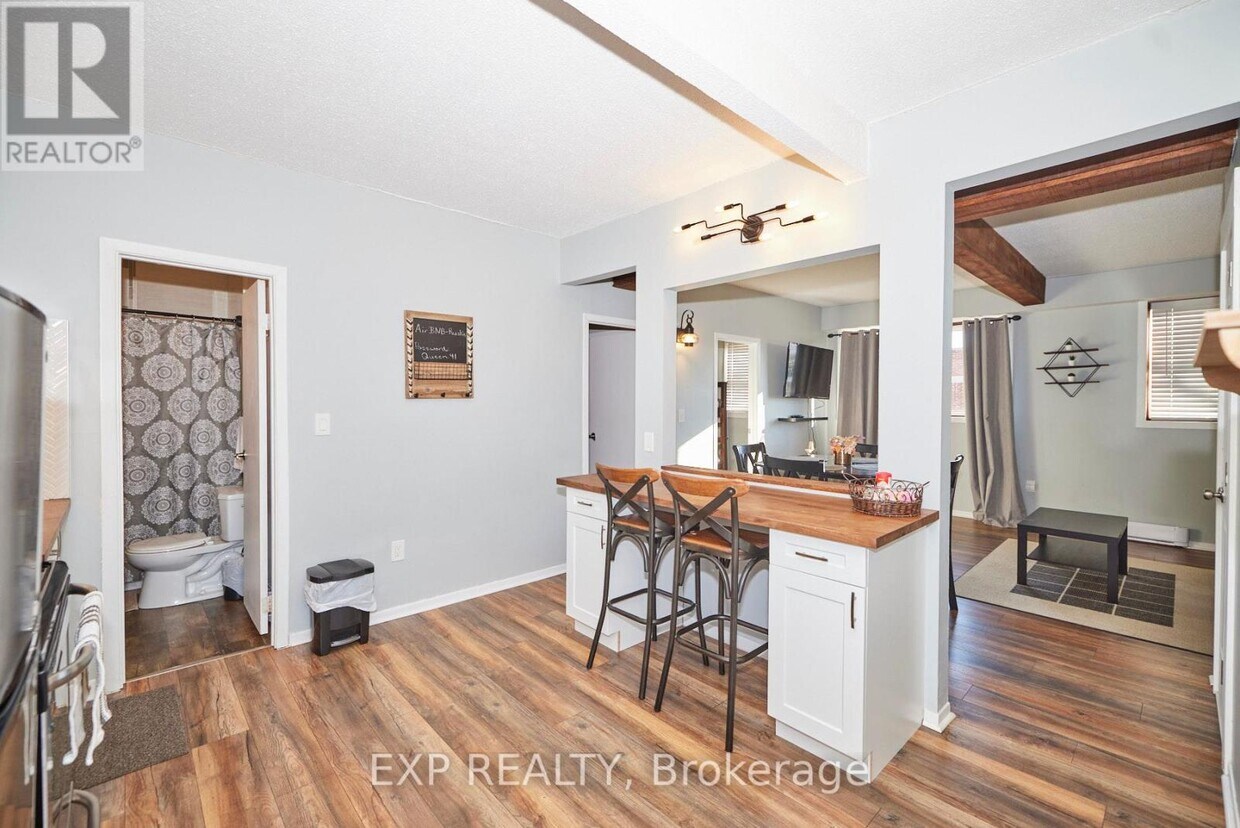 Photo principale - 4675 Queen St