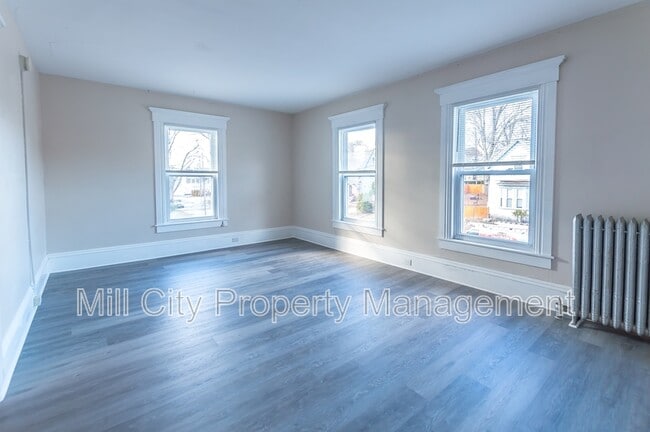 Building Photo - 261 Orange St