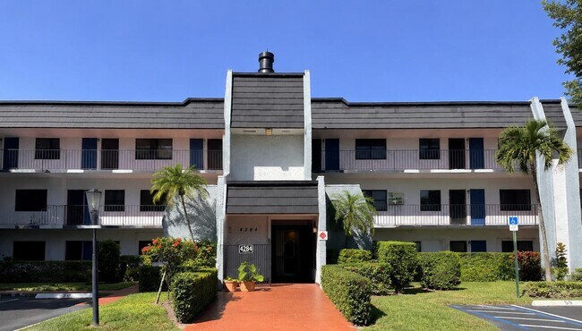 Foto del edificio - 4284 Deste Ct