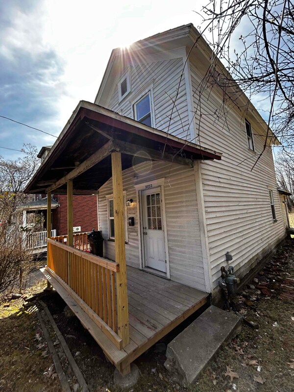 Primary Photo - 1022 Hickory St