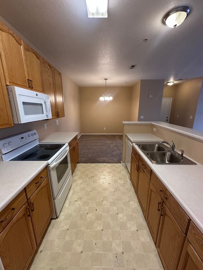 Foto del edificio - Move in ready 2-bedroom Condo- Community P...