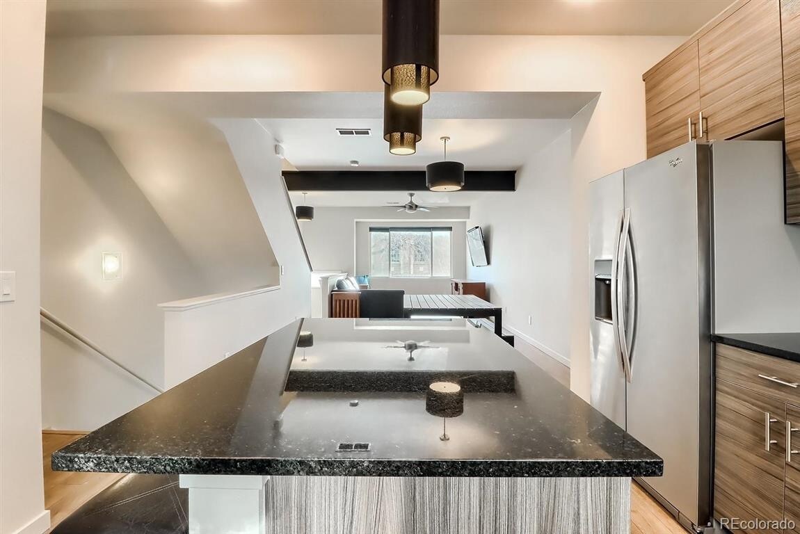 Kitchen - 2261 Glenarm Plz