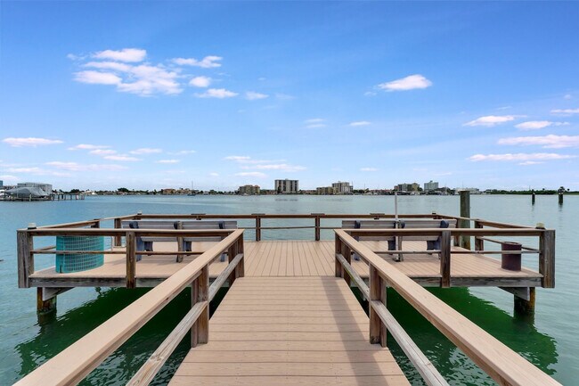 Foto del edificio - 483 E Shore Dr