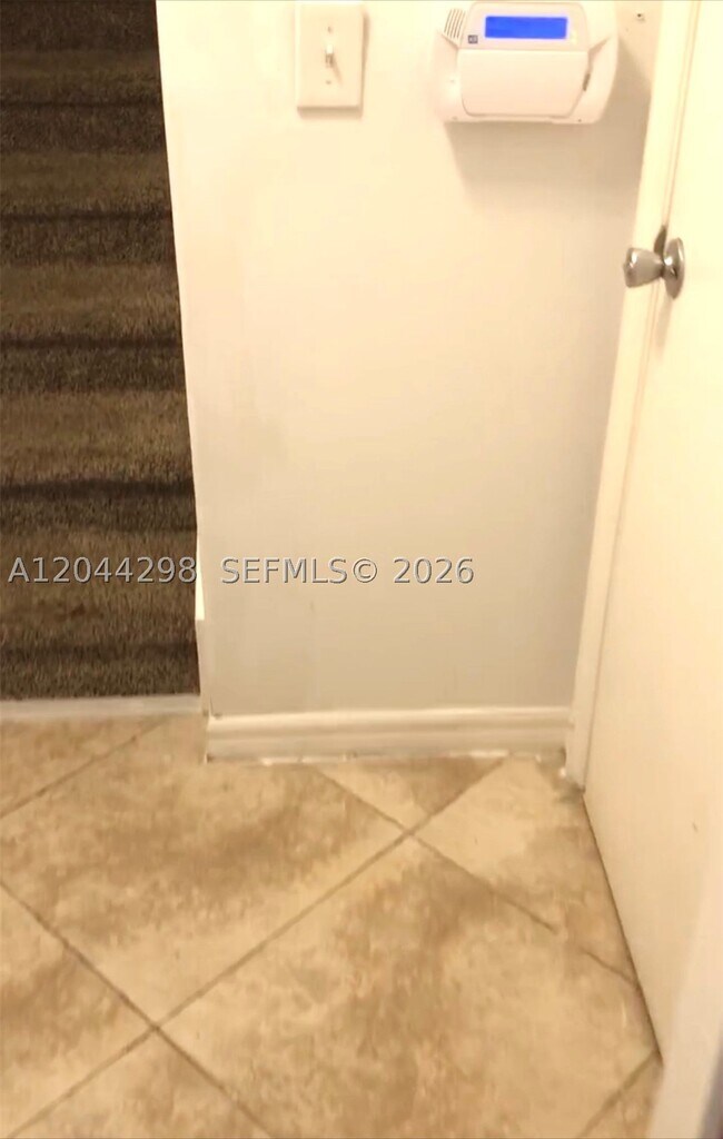 Building Photo - 2490 Centergate Dr