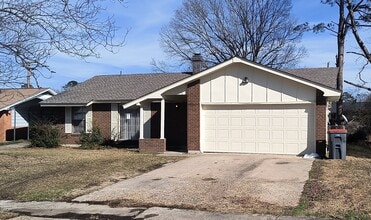 Building Photo - 3003 S Taft St