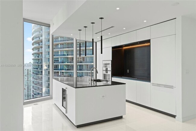 Foto del edificio - 300 Biscayne Blvd Way