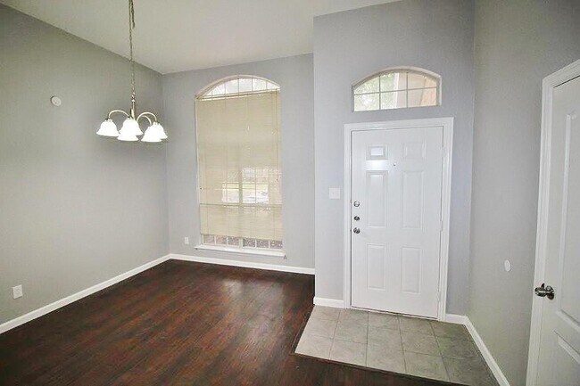 Building Photo - 716 Oteca Dr