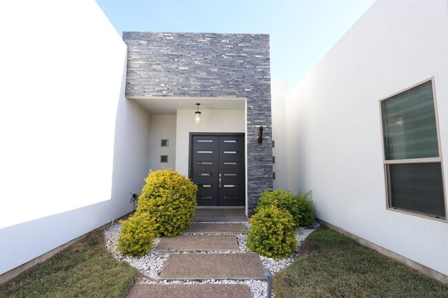 Foto del edificio - 7311 Thomas Harris Dr