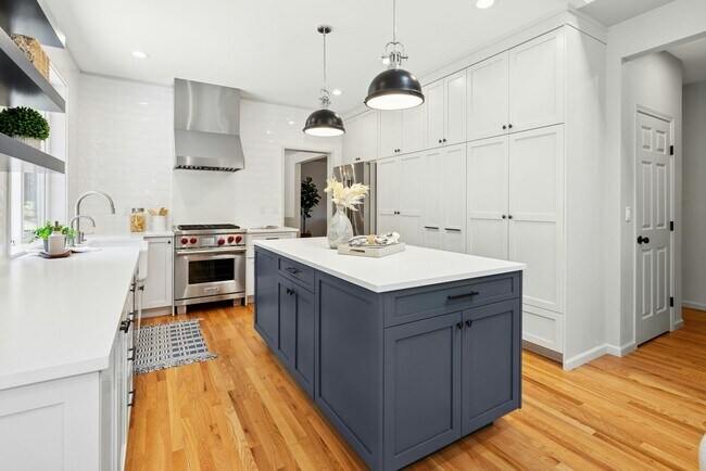 Foto del edificio - Immaculate 4 Bedroom Home Close to Schools