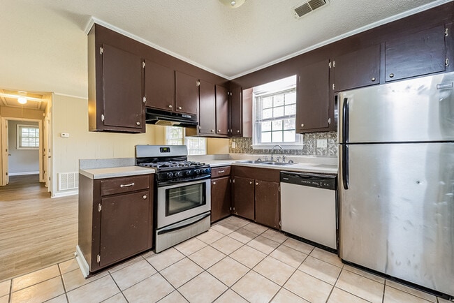 Building Photo - 4426 Hardwood St
