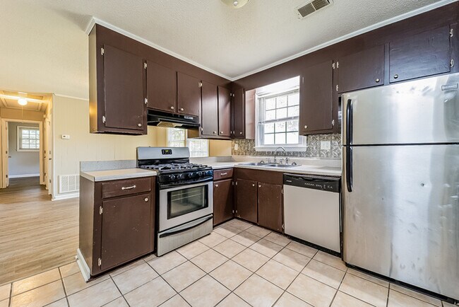 Foto del edificio - 4426 Hardwood St