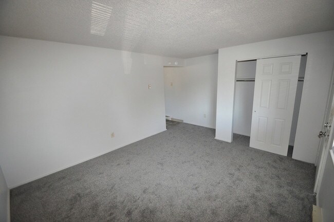 Foto del edificio - 1015 N Ash St