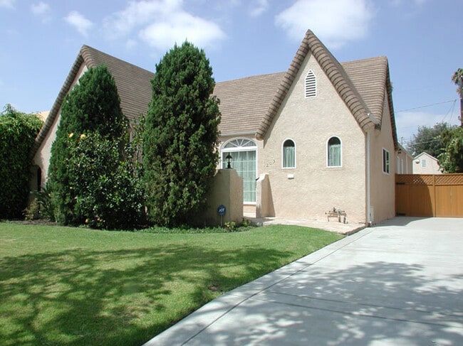 Building Photo - 203 S Stanley Dr