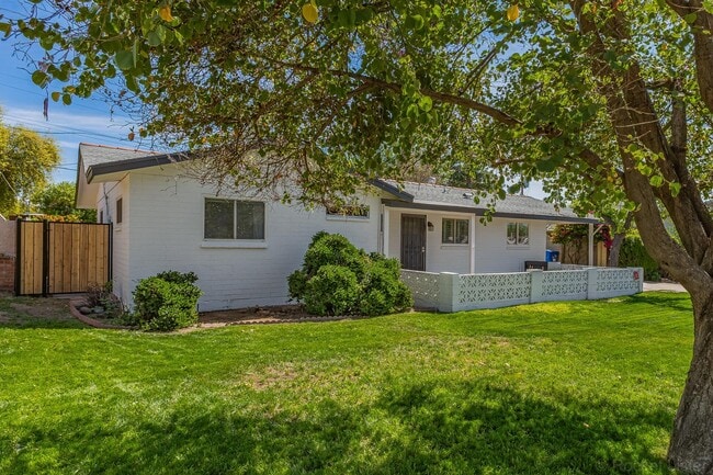 Foto del edificio - 6631 N 12th Pl