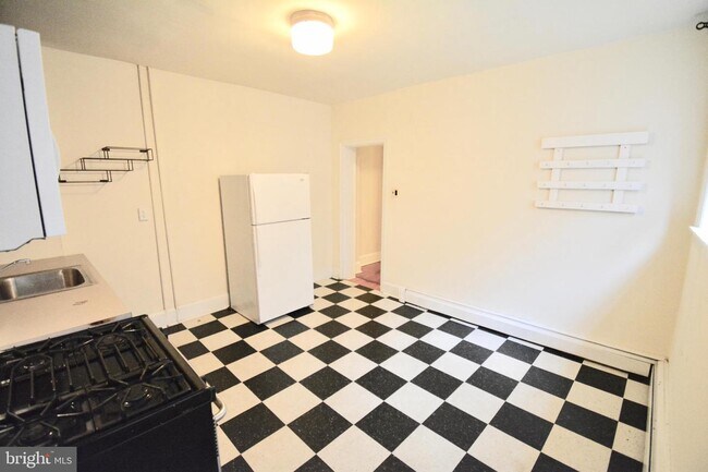 Building Photo - 3694 Calumet St