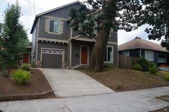 Building Photo - 326 NE Stafford St