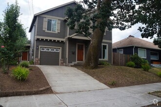 Building Photo - 326 NE Stafford St
