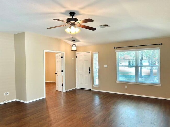 Foto del edificio - 14803 Snelling Dr