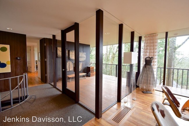 Building Photo - 3 br, 2.5 bath House - 4440 SW Hillside Drive