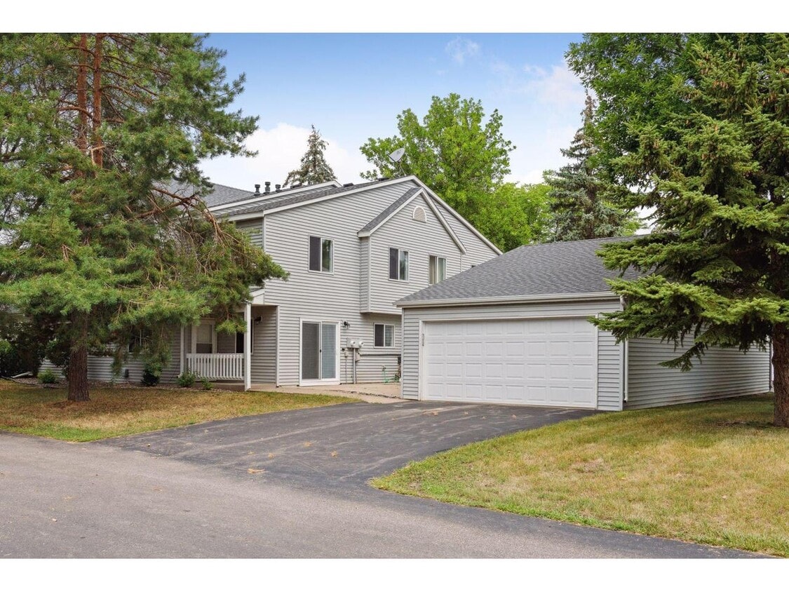 Primary Photo - 9351 Polaris Ln N