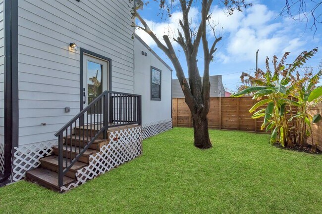 Building Photo - 3105 Brewster St