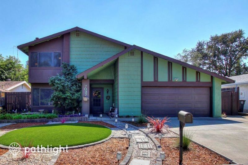 Primary Photo - 7037 Sunburst Way, Citrus Heights, CA, 95621