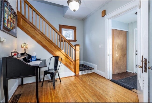 Building Photo - 18 Deland Park a