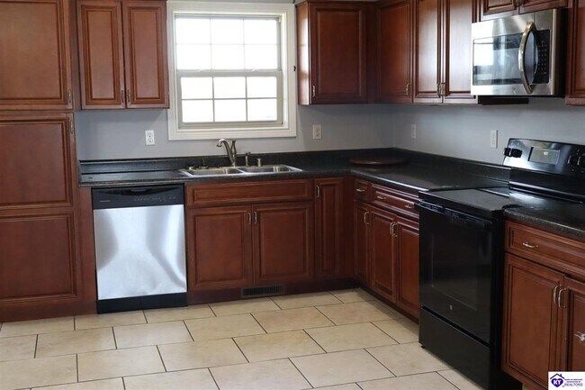 Foto del edificio - 121 Twin Lakes Dr