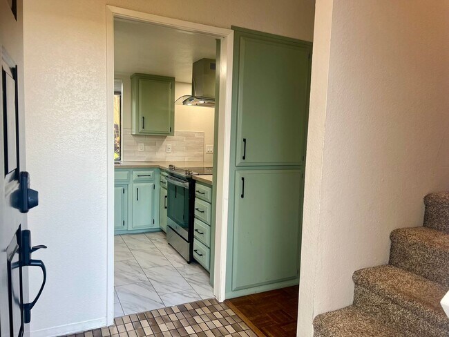 Foto del edificio - Great Townhome in the Pocket area close to everything!