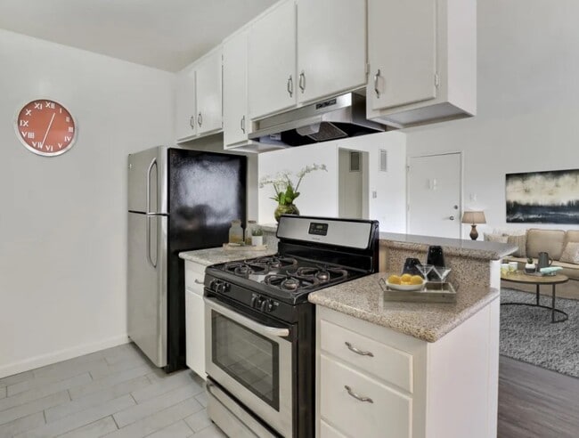 Building Photo - 3585 Centinela