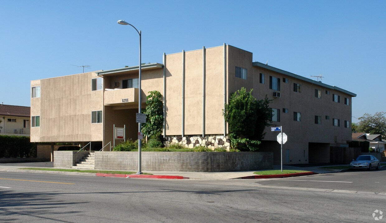 Foto principal - 6255 Fulton Ave