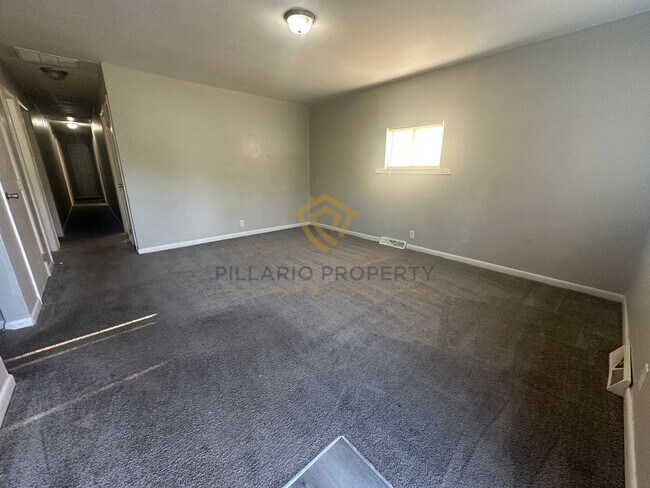 Foto del edificio - $500 OFF MOVE-IN SPECIAL!!! Fresh Renovate...
