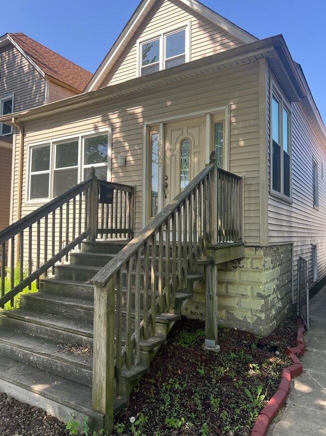 Building Photo - 10642 S Calhoun Ave