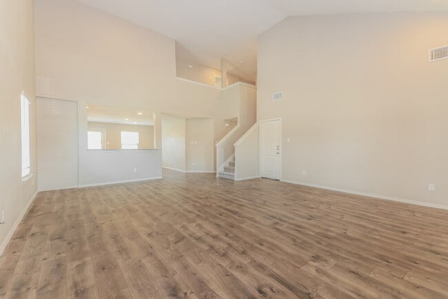 Building Photo - 2609 Hutchins Dr