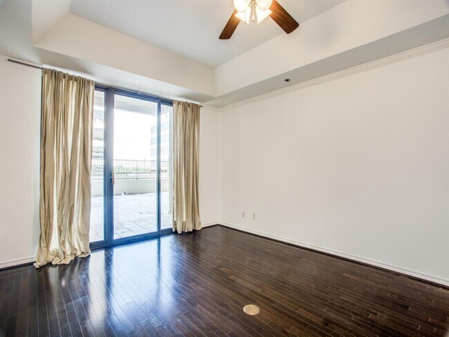 Foto del edificio - 5909 Luther Ln