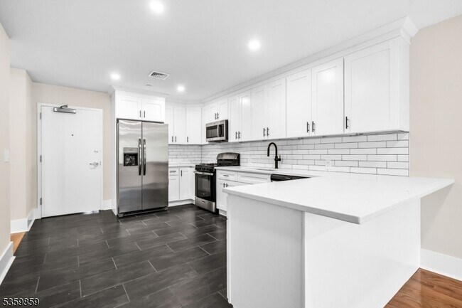 Building Photo - 162 Closter Dock Rd