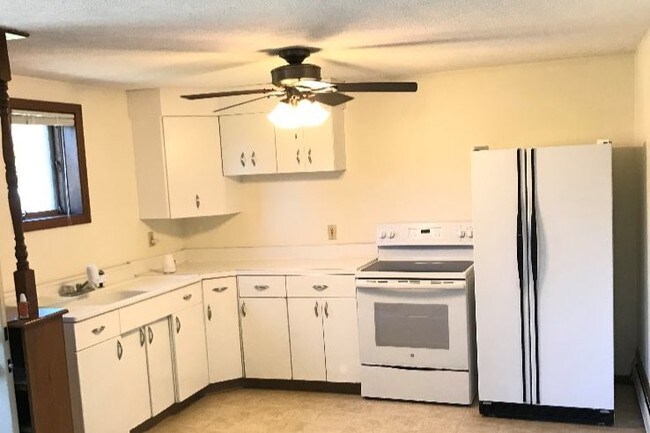 Kitchen - 909 Sherman St