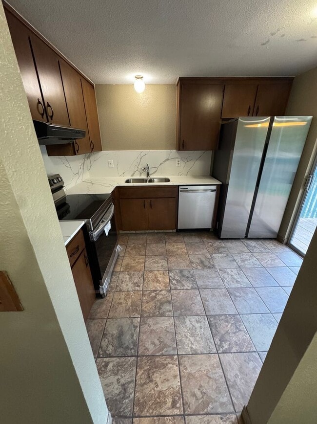 Building Photo - Spacious Covington Home with all New Appliances, Fresh Paint and Large Fenced Yard!