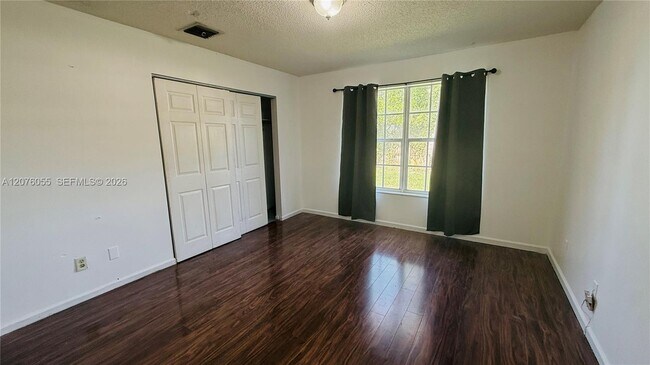 Foto del edificio - 230 NW 7th Ave